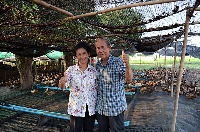 10.คุณเวชบันและคุณบัวทอง-อุปจันทร์-ปันปัน-ฟาร์ม-ผู้เลี้ยงฟาร์มเป็ดไข่ใน-จ.ขอนแก่น