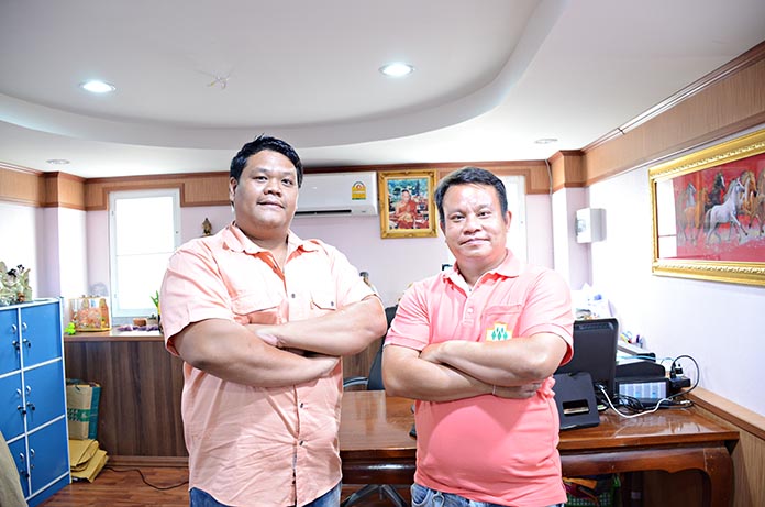 2.คุณธีรพล-ด้วงทอง-และคุณพงษ์พิบูลย์-หัดทำ-ผู้จำหน่ายอาหารสัตว์แบรนด์ช้วนฟีด