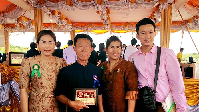 2.คุณอุดม-วรัญญรัฐ-เจ้าของสวนทุเรียนหมอนทอง