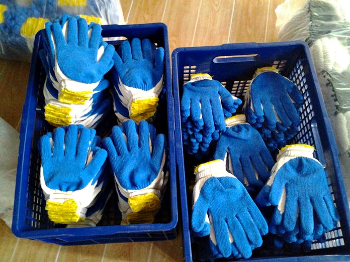 1.ถุงมือผ้าชุบน้ำยางพารา
