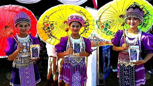 11.วัฒนธรรมการแต่งกายชาวม้ง