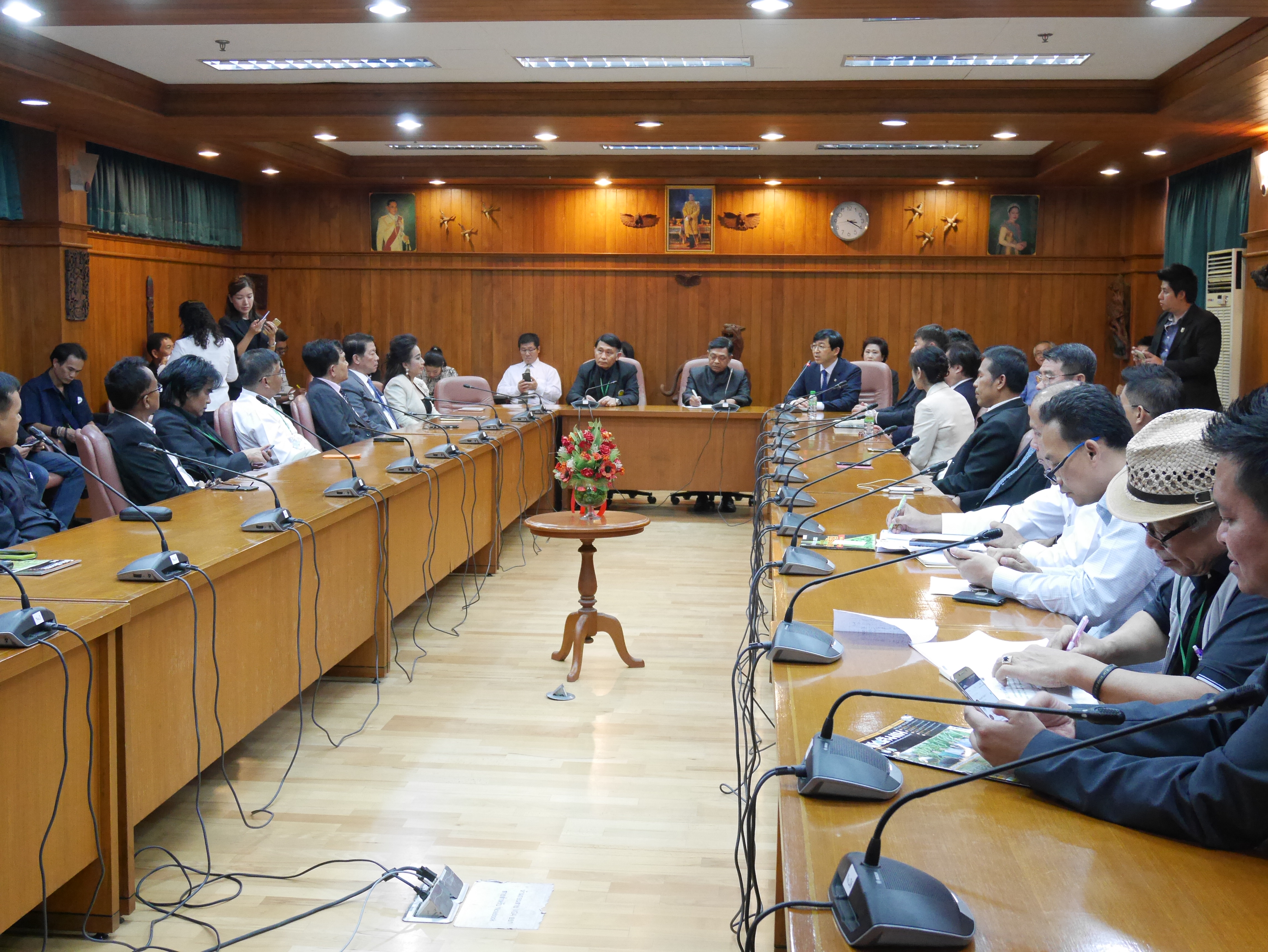 2.บรรยากาศก่อนพิธีลงนามความร่วมทุนของญี่ปุ่นกับบริษัทเอกชนไทย