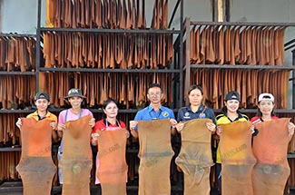 8.คุณสมปอง-ชำนิจ-ประธานสหกรณ์กองทุนสวนยางโนนสุวรรณและคนงานในสหกรณ์ฯ