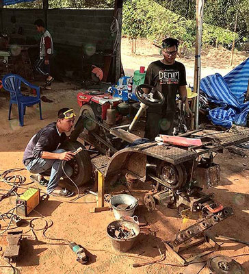 อาจารย์ทศและช่างเปรม-ร่วมผลิตออกแบบอีลุยย์-นวัตกรรมใหม่