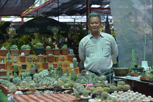 2.คุณธนา-อัศวเดช-เกษตรกรผู้ผลิตไม้อวบน้ำ-จ.นนทบุรี