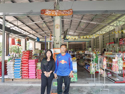 3.คุณมาลี-และคุณพิจิตร-สุทธิกร-เจ้าของร้านน้อยมาลีการเกษตร