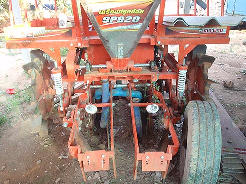 เครื่องปลูกอ้อยตราช้าง-SP920-จาก-บ.คูโบต้า