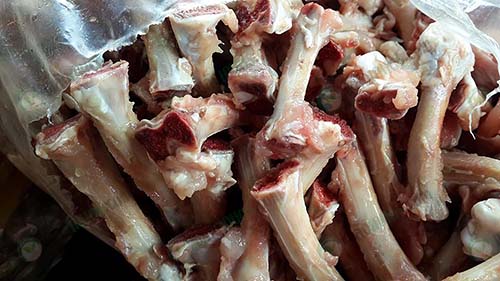 10.กระดูกไก่ก่อนบด