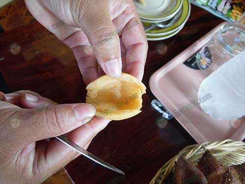 สละที่คว้านเมล็ดออกแล้ว