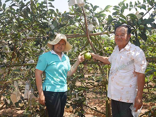 2.คุณเฉลย-อยู่สุข-และลูกสาวคนเก่ง-คุณกนกวรรณ-อยู่สุข