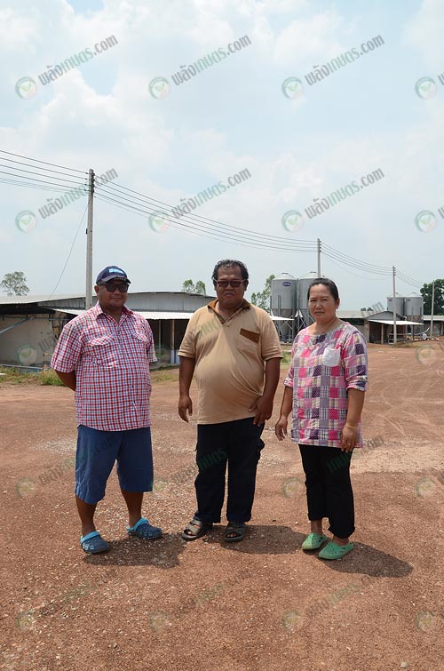 2.คุณสุนิสา-ตะกุด-ขวา-เจ้าของสุนิสาฟาร์ม