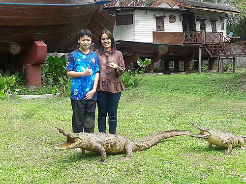2.คุณจินตนา-กีระกิตติวาทย์-และลูกชาย-เจ้าของสหมิตรฟาร์มจระเข้