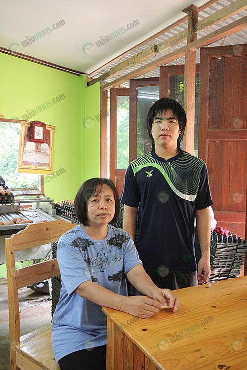 2.คุณละออง-สุขศิริ-และลูกชายคนที่-2