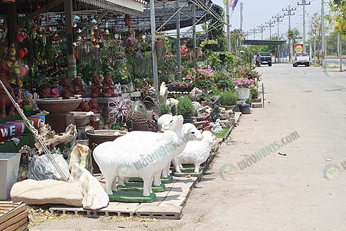 2.ตุ๊กตาแต่งสวนเพิ่มความสดใสให้สวนยิ่งขึ้น