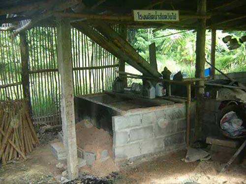 9.โรงผลิตน้ำส้มควันไม้