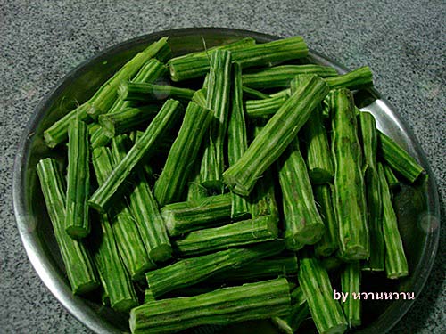3.มะรุมเมื่อนำมาหั่นเป็นท่อนๆ