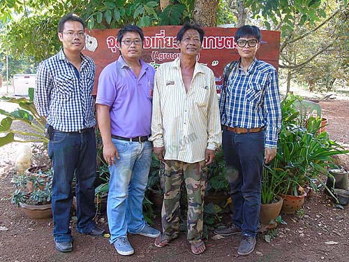 7.คุณทศพลกับทีมงานของเกษตรจังหวัด