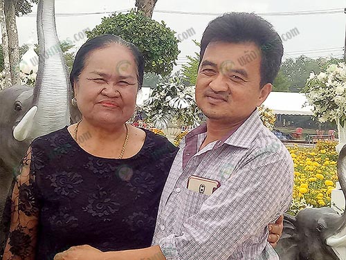 4.คุณวัชรินทร์และคุณแม่