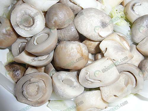 4.นำไปแกงหรือผัดก็ได้-https.upload.wikimedia.orgwikipediacommons443HK_food_E88D89E88F87_Volvariella_volvacea_Straw_Mushroom_May-2012