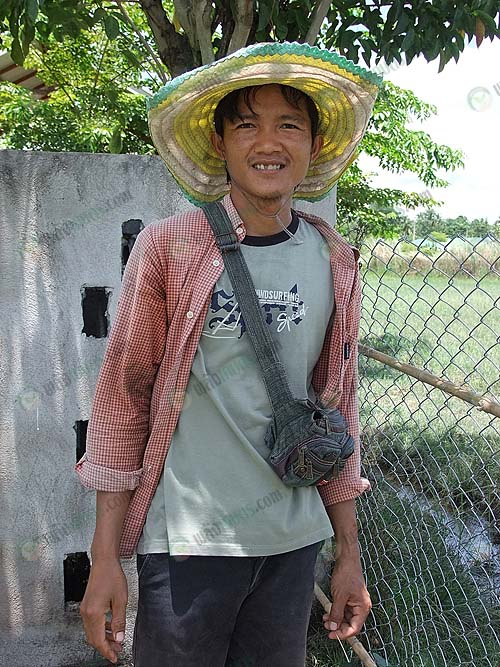 คุณสบัน-ทะนวนรัมย์-สัตวบาลดูแลแพะ