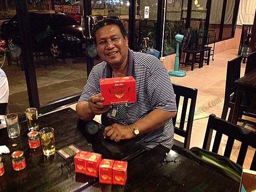 1.คุณชะลิต ระวังภัย เจ้าของเบิร์ดเบิร์ด ระนอง รังนก