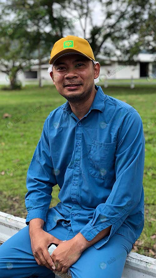 1.คุณยศพงศ์ ถิระวุฒิ เจ้าของฟาร์มไก่ไข่เกาะเเต้ว
