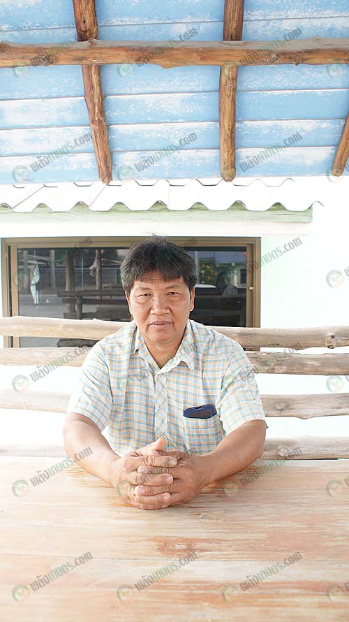 1.คุณชอบ-เอี่ยมเมือง-เกษตรกรผู้เลี้ยงหมู