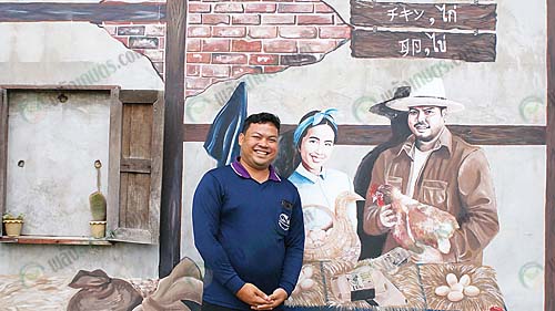 1.คุณภานุวัฒน์-น้อยแก้ว-เจ้าของฟาร์มไก่ไข่ออแกนิค