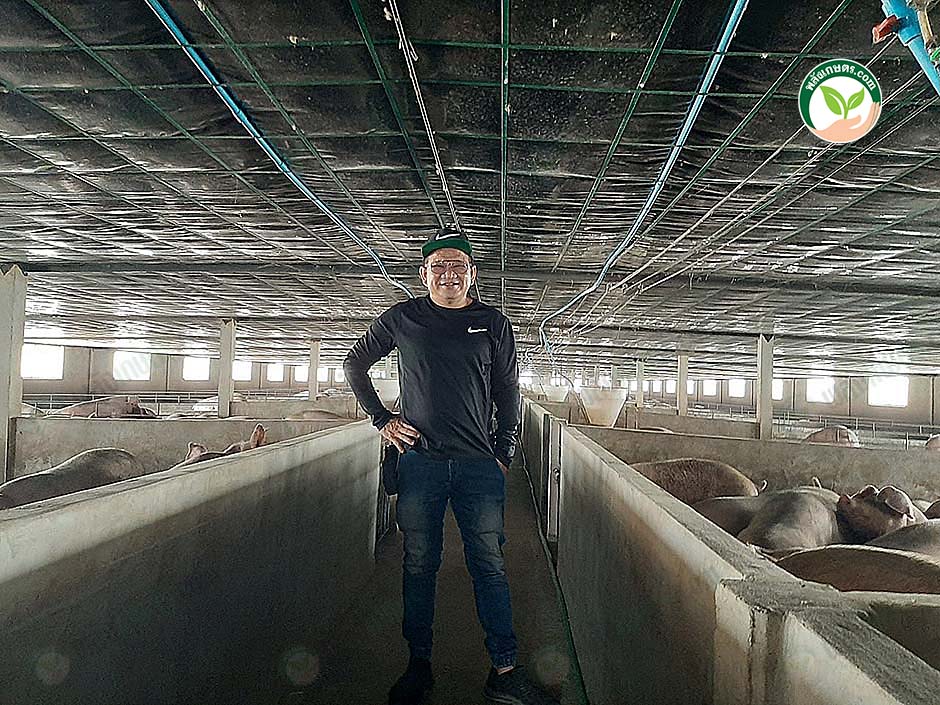 1.คุณจักราวุธ มั่นซื่อตรงดี เจ้าของฟาร์มหมู มั่นซื่อตรงดีฟาร์ม