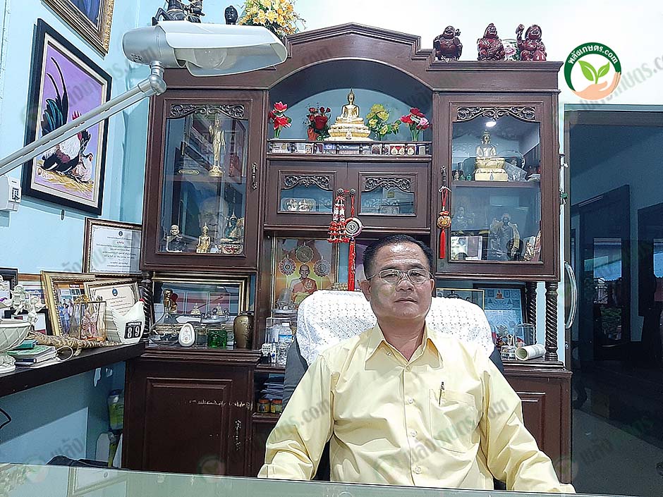 1.คุณสุรชัย โรจน์เจริญชัย เจ้าของฟาร์ม สุรชัยฟาร์ม