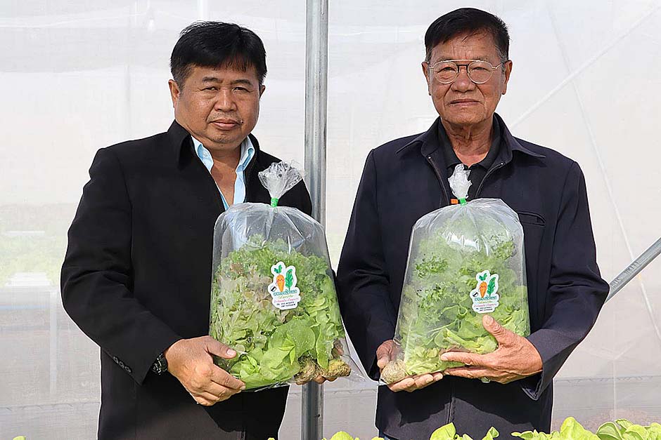 3.คุณรังสรรค์ ผู้จัดการใหญ่และคุณจวน ประธานกรรมการบริหาร