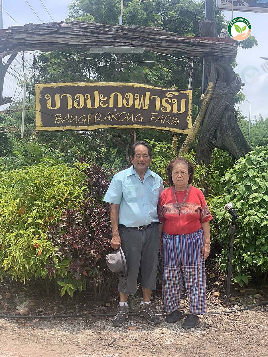 1.คุณวิทูรและคุณหมอวัธนี สุนทรเสณี เจ้าของฟาร์ม