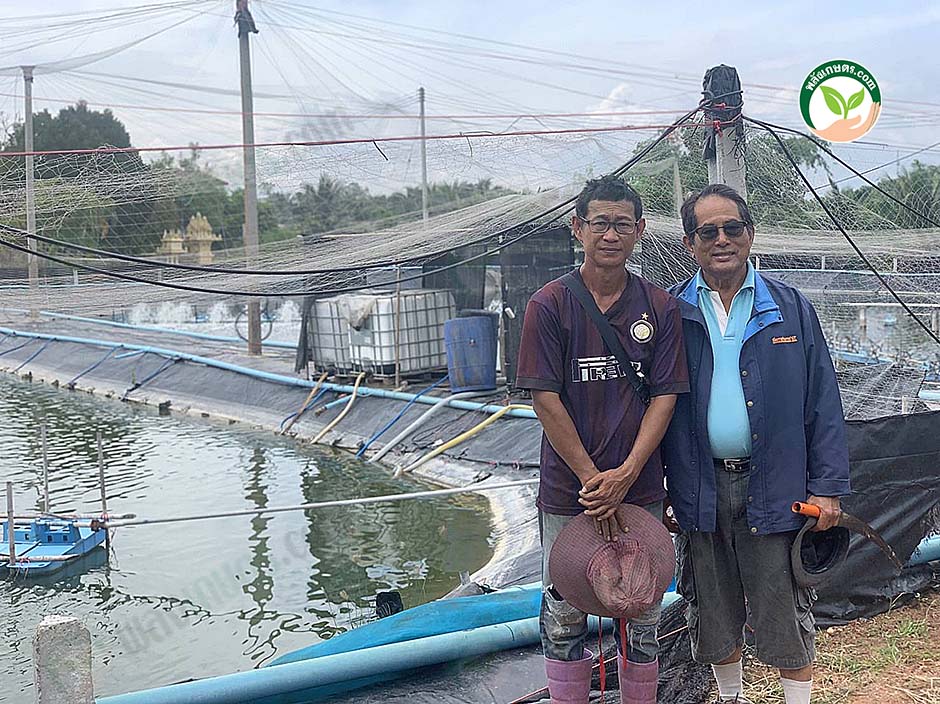 4.คุณวิทูรและคุณอนุวัฒน์ ผู้จัดการฟาร์มด้านประมงและเลี้ยงสัตว์น้ำ