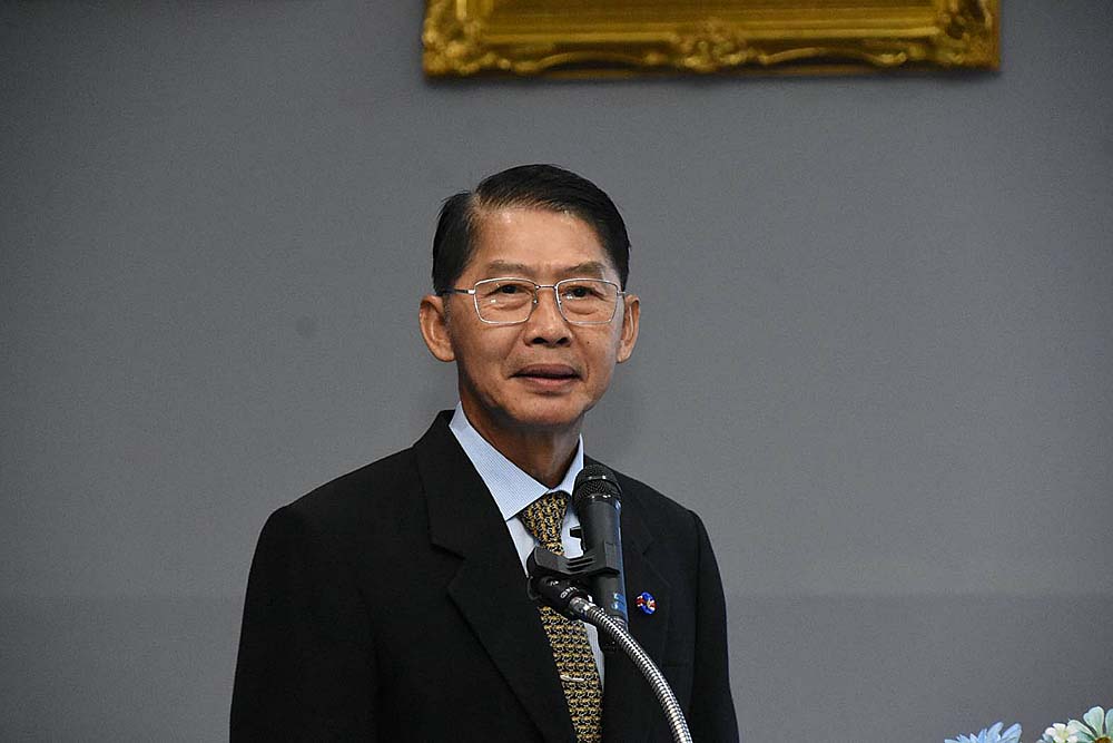 1.ท่านประพันธ์ ลีปายะคุณ รองอธิบดีกรมประมง