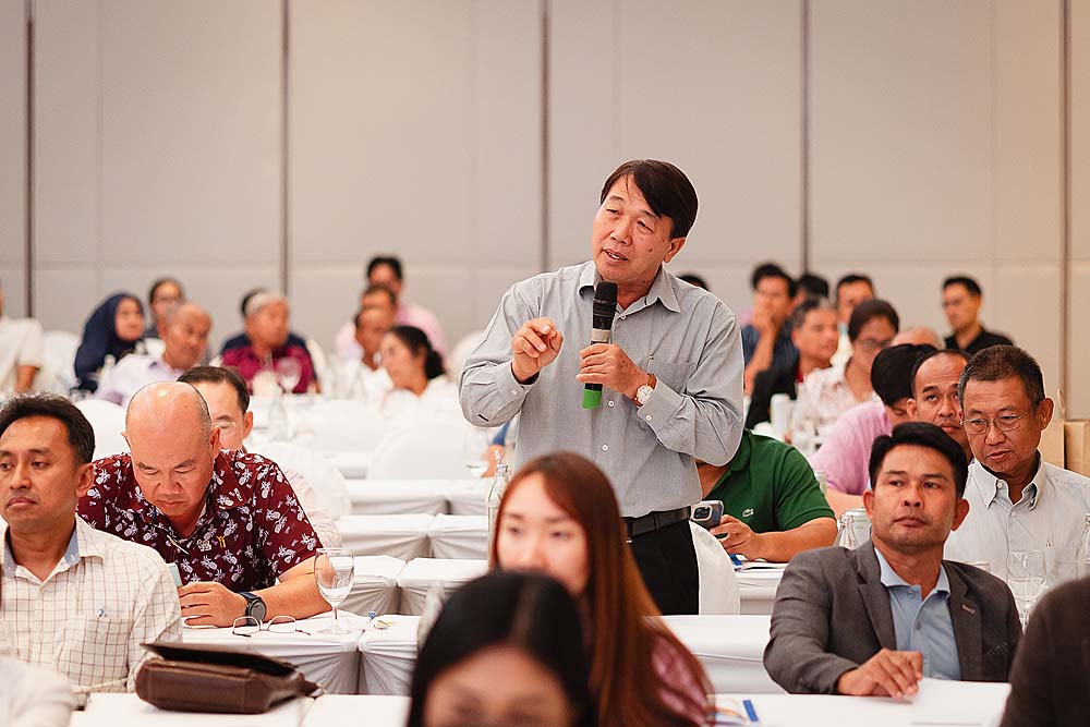 8.ผู้ถามคำถาม คุณพรชัย ชั้นสกุล พรชัยฟาร์ม อุปนายกสมาคมผู้เลี้ยงไก่ไข่ภาคใต้