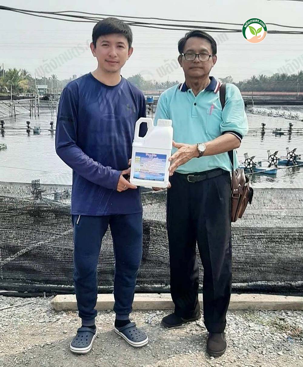 (คุณคอย) มัลลิกาฟาร์ม กับคุณหมอณัชพล ศิลปศร ถ่ายภาพร่วมกัน มั่นใจในคุณภาพ ของ พรี-ไบโอ-1